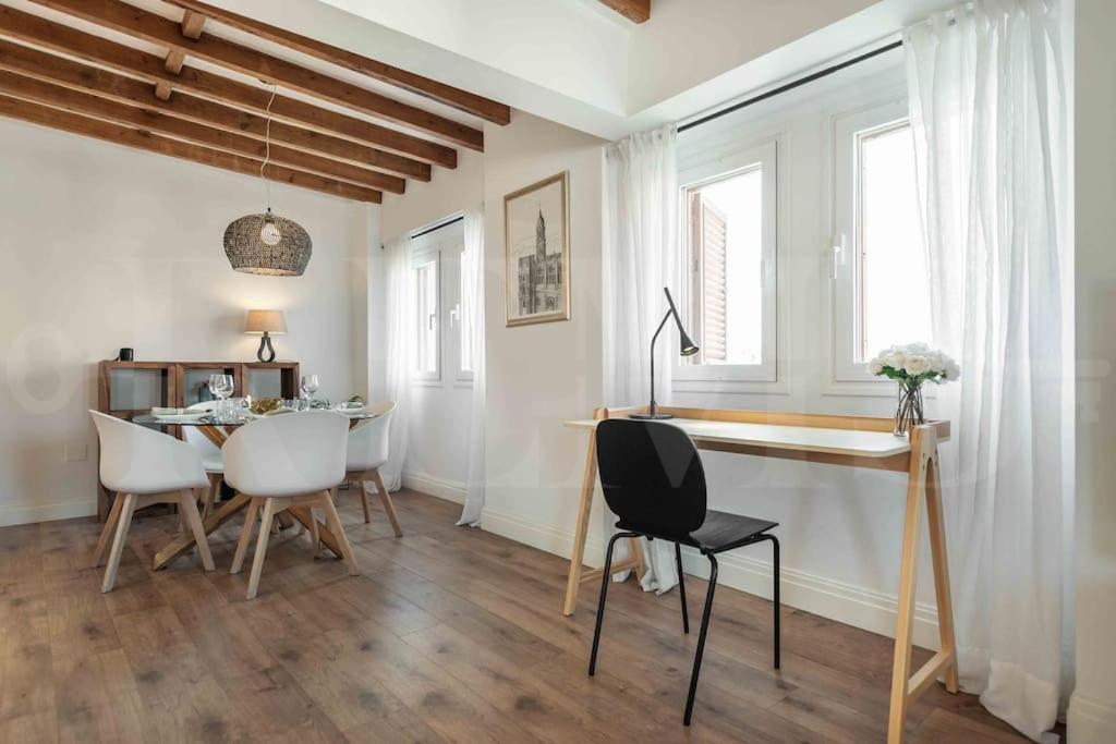 Modern Apartment Next To The Cervantes Theatre By Rems Málaga Exterior foto